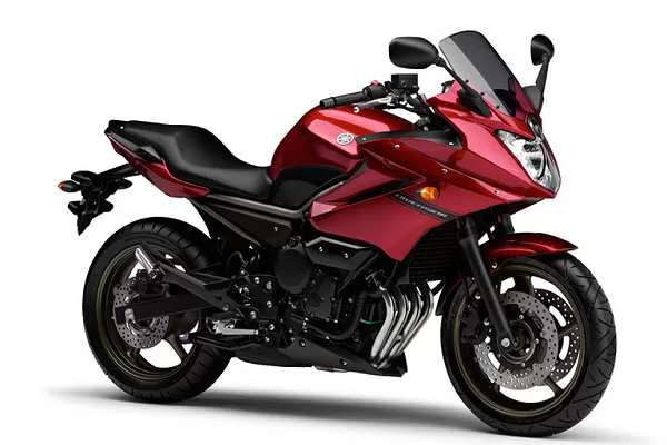 Photo de profil de la XJ6 600 Diversion 2010 en couleur non défini