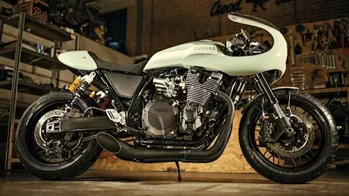 Foto de perfil del XJR 1300 Yard Built -Botafogo-N- 2015 en color indefinido.