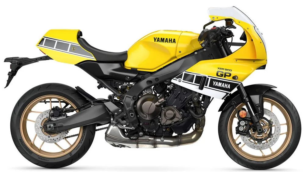 Foto de perfil del XSR 900 GP 2027 en color amarillo.