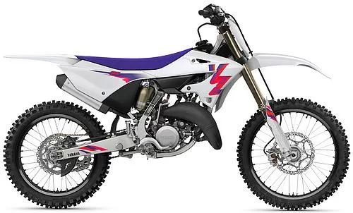 Foto de perfil del YZ 125 50eme anniversaire 2024 en color blanco.