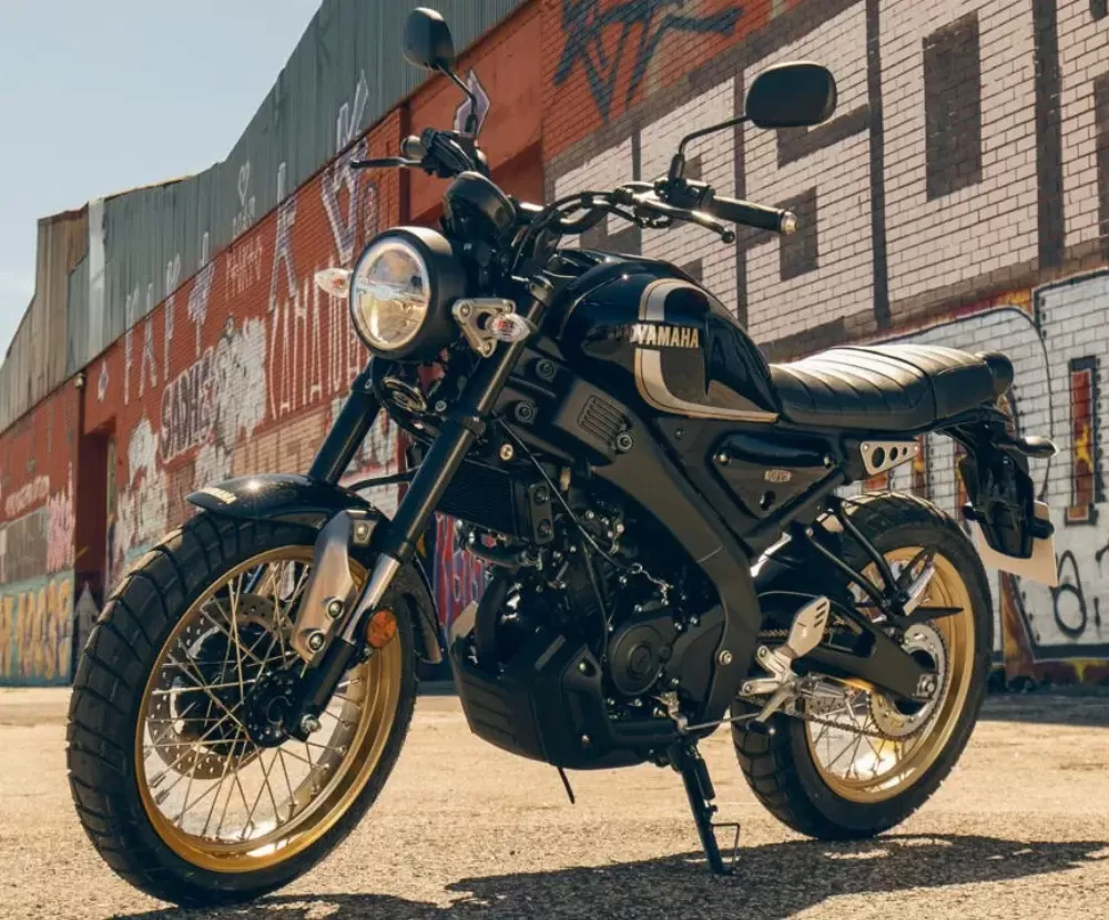 YAMAHA XSR125 サービスマニュアル 2024 XSR155 2024新型ヤマハXSR125が50万6000円で12月8日発売!【ミッドナイト