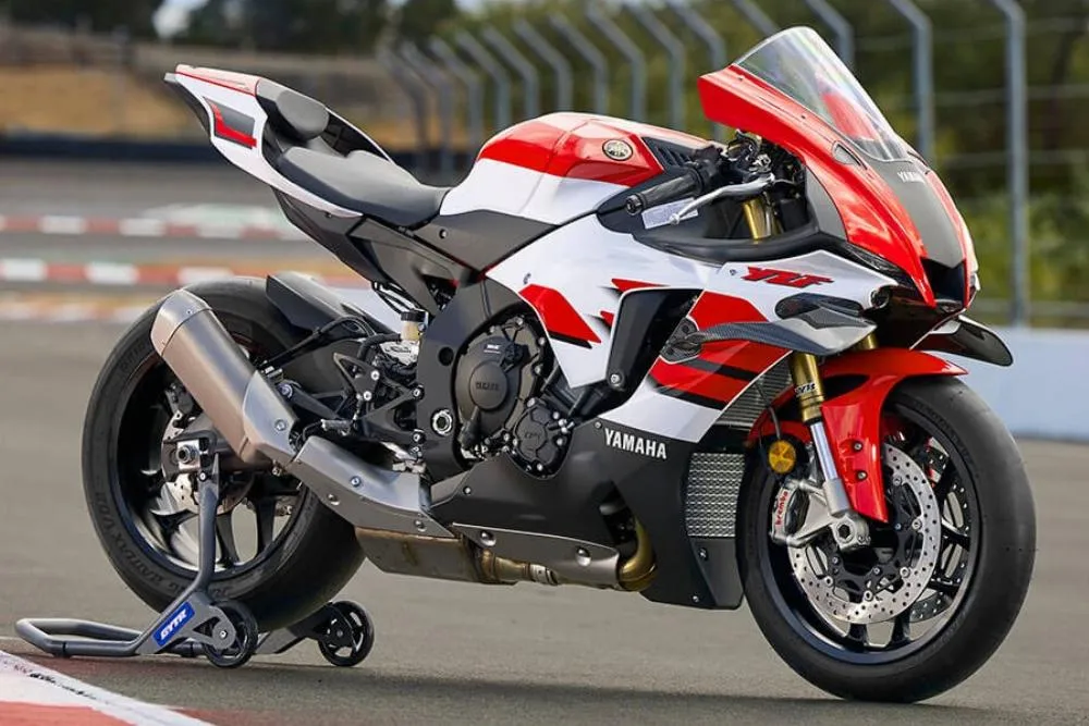 Una moto Yamaha 1000 R1 SP 70th Anniversary de 2026